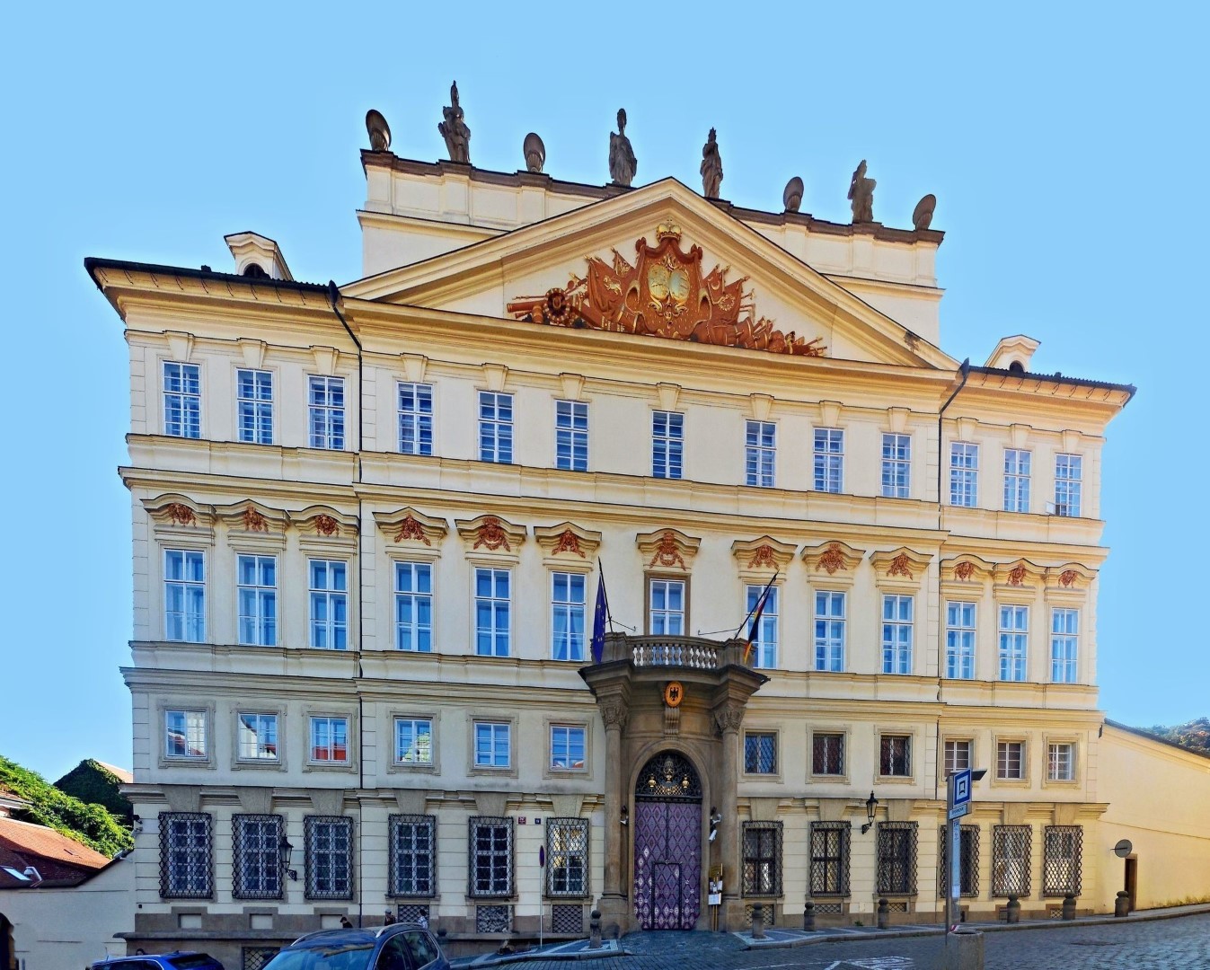 Historická fasáda paláce v péči AVERS